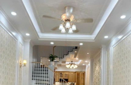 Cần bán gấp nhà  GIÁ NGỘP TRƯỜNG CHINH QUẬN 12, DT 67.3m2, 4.15x16.2m giá chỉ 3.050 tỷ.